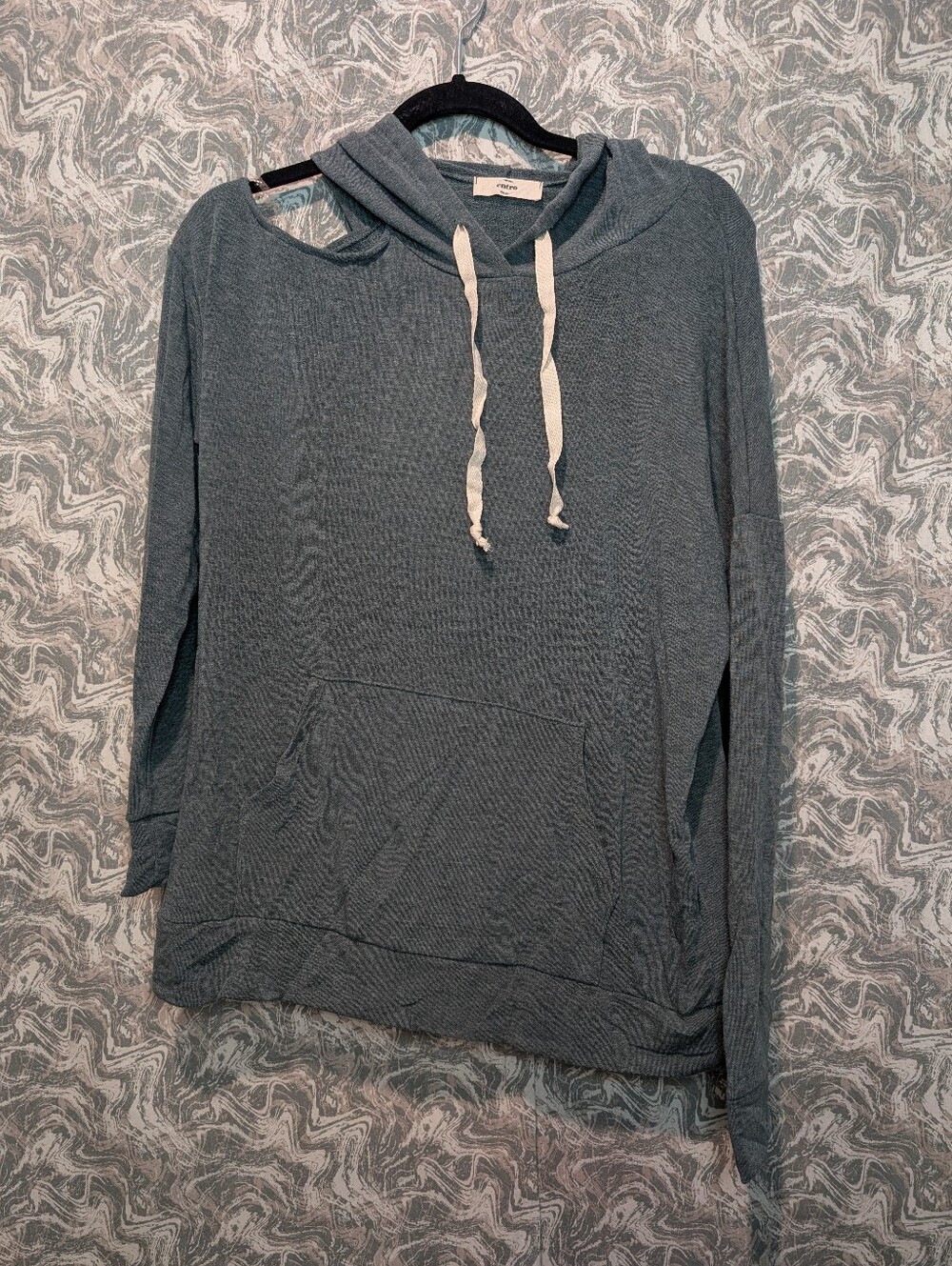 NWOT Entro Cold Shoulder Pull Over Hoodie Size Medium